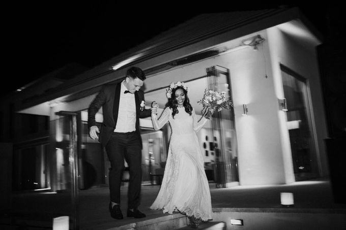 Bali Wedding - Tom & Sue at Villa Anugrah by ILUMINEN - 020 Bali Wedding - Tom & Sue at Villa Anugrah by ILUMINEN - 020
