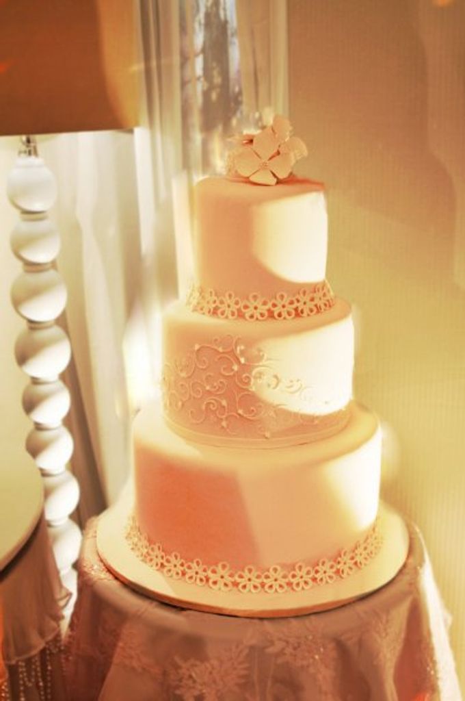 3 layers wedding cakes by LeNovelle Cake