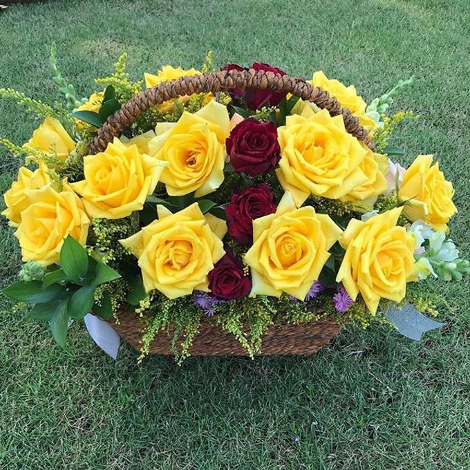 Personal Hand Bouquet by Flowers & Lyrics - 011 Personal Hand Bouquet by Flowers & Lyrics - 011