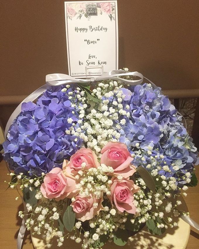 Personal Hand Bouquet by Flowers & Lyrics - 013 Personal Hand Bouquet by Flowers & Lyrics - 013