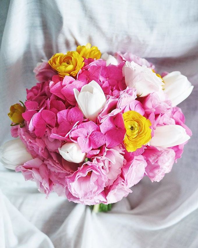 Bridal Bouquet by Flowers and Fables - 016