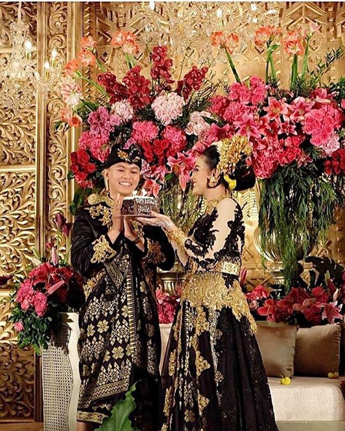 Beautiful bride using Sasak Lombok by Suryo Decor - 003 Beautiful bride using Sasak Lombok by Suryo Decor - 003