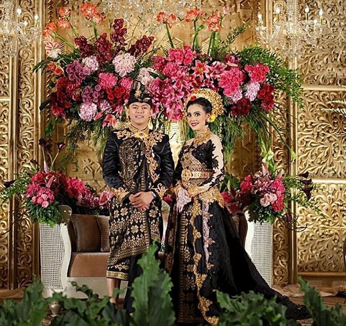 Beautiful bride using Sasak Lombok by Suryo Decor - 001 Beautiful bride using Sasak Lombok by Suryo Decor - 001