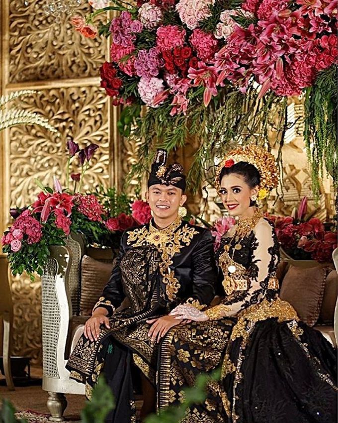 Beautiful bride using Sasak Lombok by Suryo Decor - 002 Beautiful bride using Sasak Lombok by Suryo Decor - 002