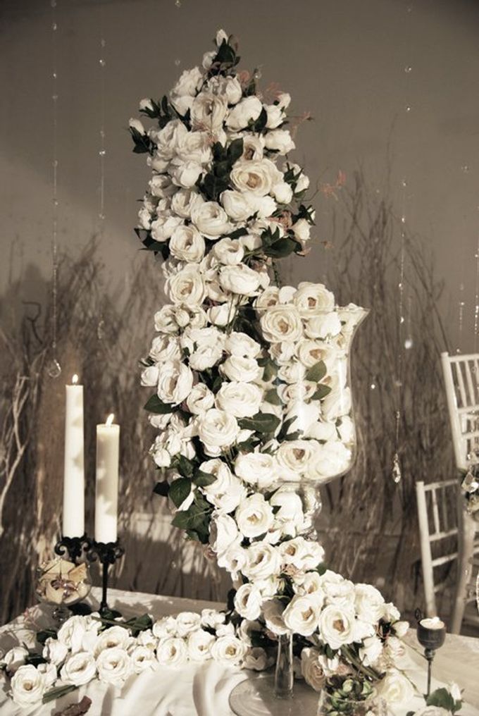 Multitude of white covers a multitude of sins by Tea Rose Wedding Designer - 007 Multitude of white covers a multitude of sins by Tea Rose Wedding Designer - 007