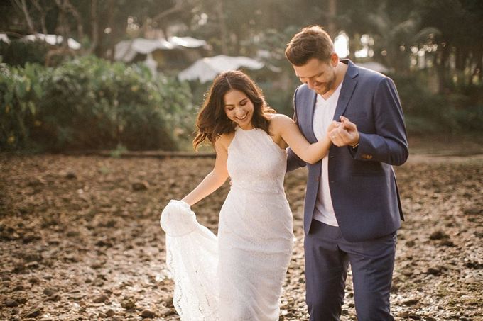 Nature Pond Romantic Prewedding Session by Kanvela - 023