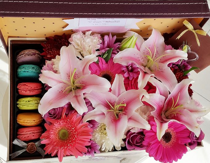 Flower in a Box Arrangement by Roseveelt Florist - 005 Flower in a Box Arrangement by Roseveelt Florist - 005