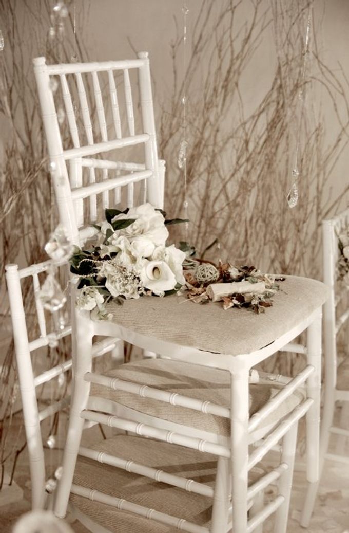 Multitude of white covers a multitude of sins by Tea Rose Wedding Designer - 008