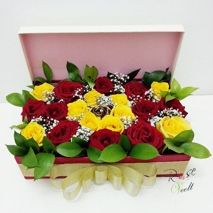 Flower in a Box Arrangement by Roseveelt Florist - 010 Flower in a Box Arrangement by Roseveelt Florist - 010