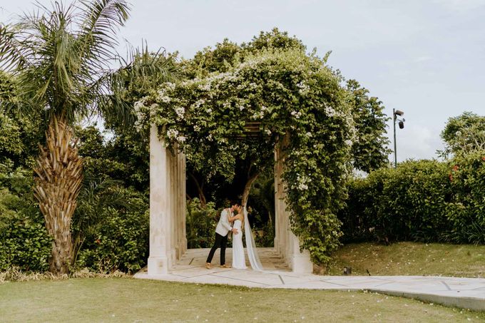 Shantelle & Luke's Elopement Wedding at Nusa Dua Beach by Amora Bali Weddings - 027 Shantelle & Luke's Elopement Wedding at Nusa Dua Beach by Amora Bali Weddings - 027