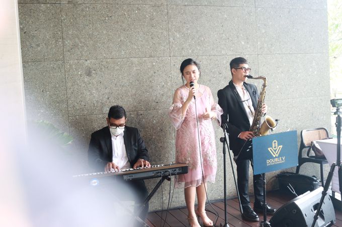 Jazz band for wedding at Forest by wyls kitchen jakarta - Double V entertainment by Double V Entertainment - 009