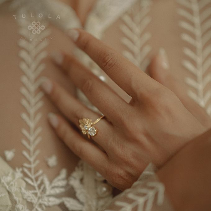 Bridal Collection "Mantra Cinta" by saptodjojokartiko bride - 009