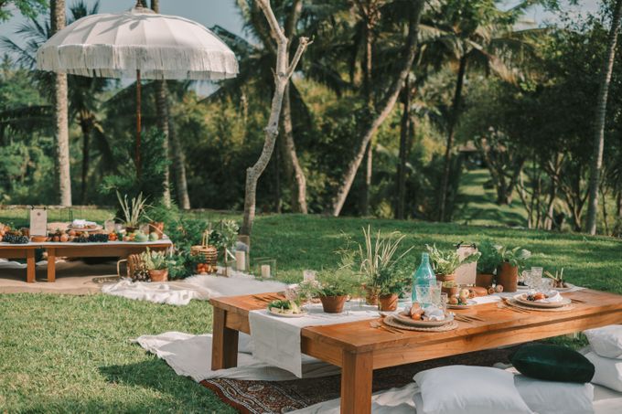 Pernikahan dengan tema ramah lingkungan, dengan keluarga dan teman dekat ditambah dengan dekorasi yang selaras dengan alam membuat pernikahan ini spec by AVAVI BALI WEDDINGS - 048 Pernikahan dengan tema ramah lingkungan, dengan keluarga dan teman dekat ditambah dengan dekorasi yang selaras dengan alam membuat pernikahan ini spec by AVAVI BALI WEDDINGS - 048