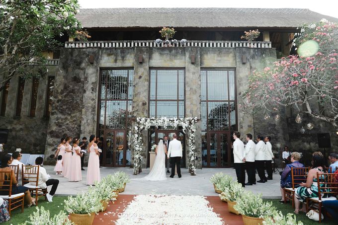 A classic Garden Wedding at Luminious Courtyard Amanusa by Yeanne and Team - 022