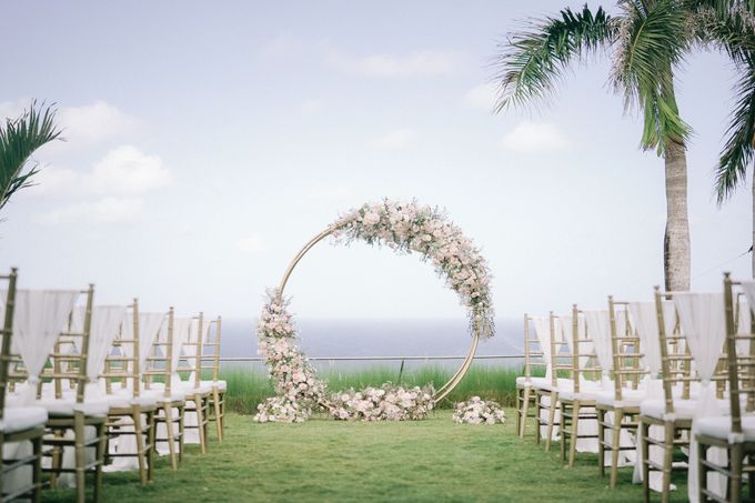 Romantic and Sweet Wedding overlooking the Bali Ocean at Latitude Villa by Silverdust Decoration - 001