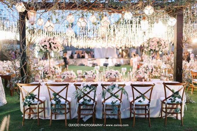 A Glorious Wedding Ceremony and Absolute OMG Clifftop Wedding Bali by MC RANI HARDJADINATA - 035