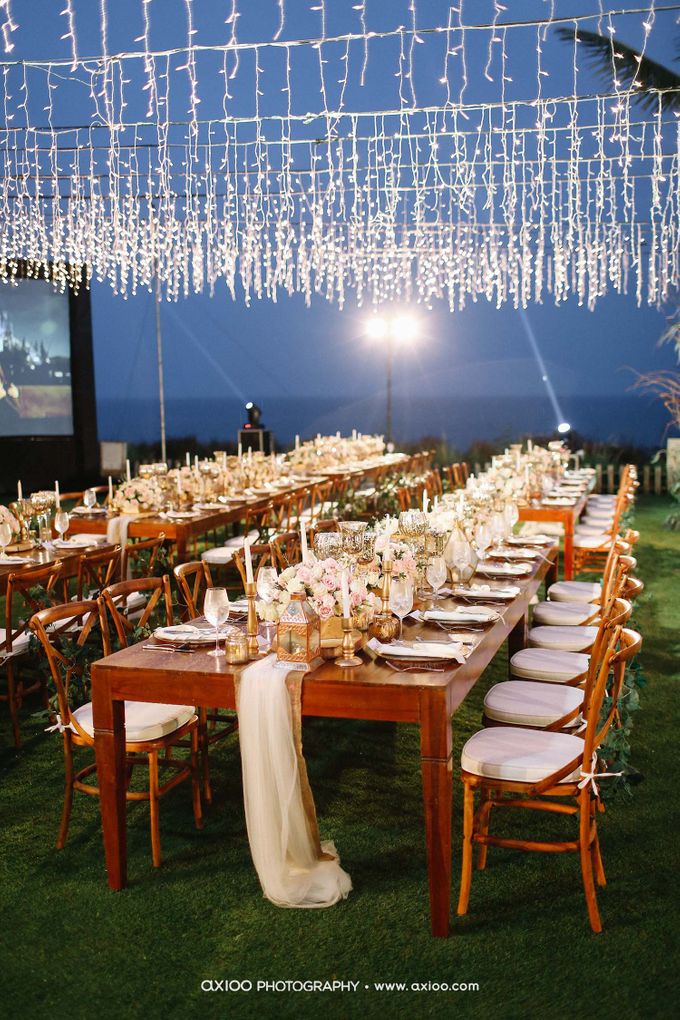 A Glorious Wedding Ceremony and Absolute OMG Clifftop Wedding Bali by MC RANI HARDJADINATA - 039