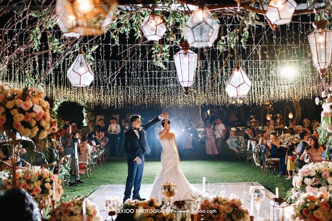 A Glorious Wedding Ceremony and Absolute OMG Clifftop Wedding Bali by MC RANI HARDJADINATA - 045