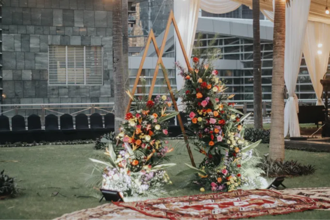 Beautiful Outdoor Wedding Decoration by Hotel Artotel Mangkuluhur by IKK Wedding - 005 Beautiful Outdoor Wedding Decoration by Hotel Artotel Mangkuluhur by IKK Wedding - 005