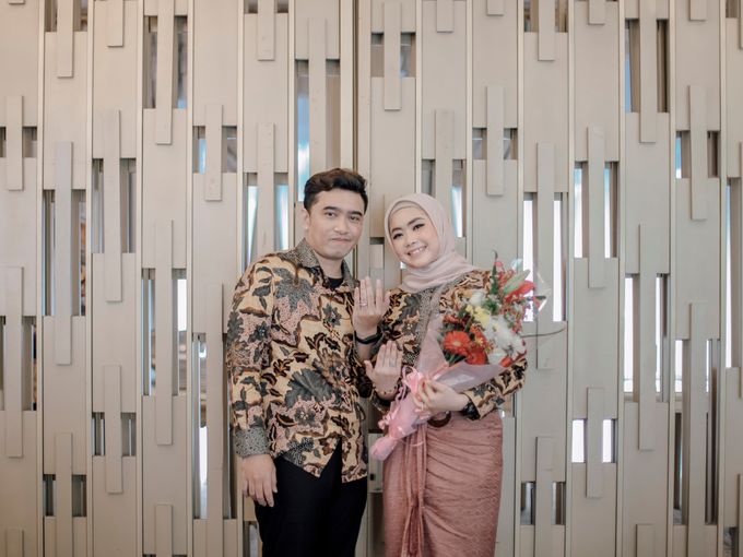 ENGAGEMENT MOMENT - FIDELIA & FAJAR by Esper Photography - 012