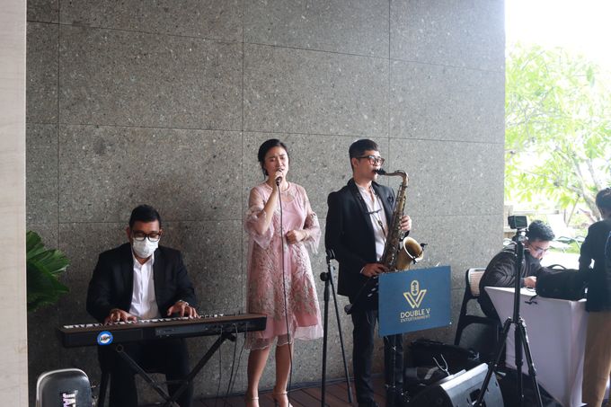 Jazz band for wedding at Forest by wyls kitchen jakarta - Double V entertainment by Double V Entertainment - 014