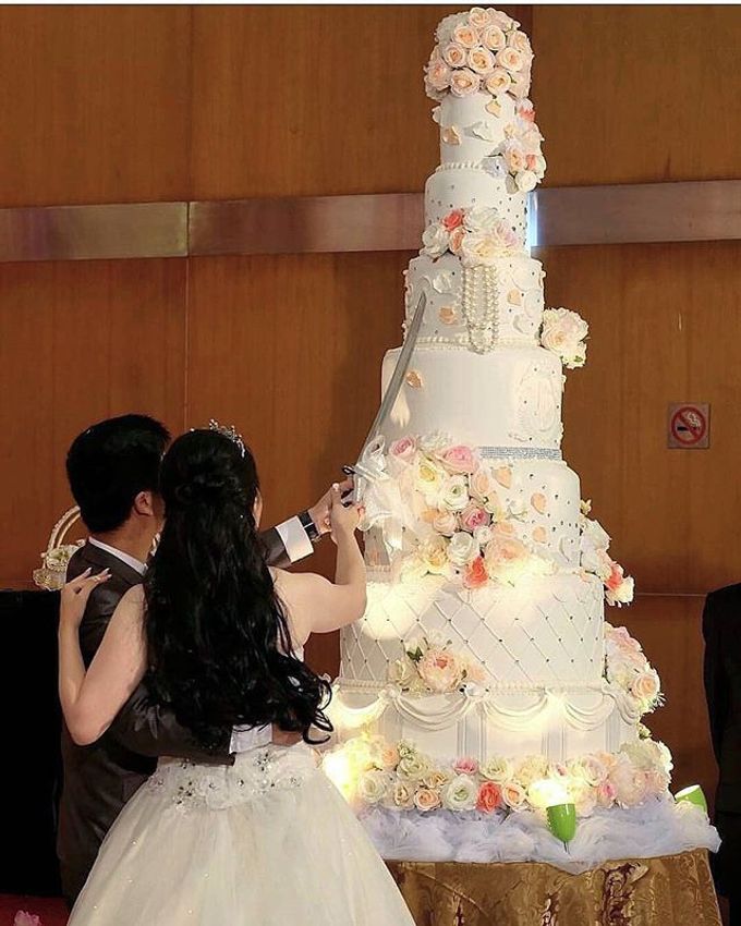 Devin & Devina Wedding Cake by Liebelux Cake - 001 Devin & Devina Wedding Cake by Liebelux Cake - 001