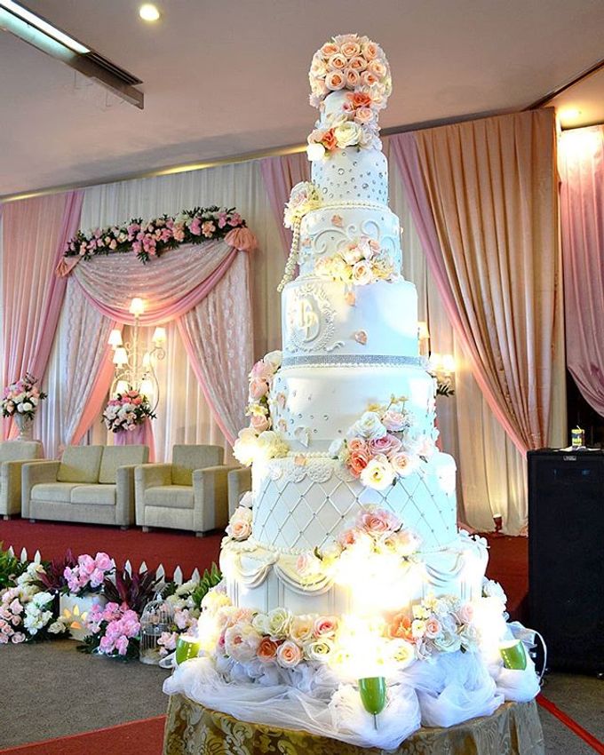 Devin & Devina Wedding Cake by Liebelux Cake - 002 Devin & Devina Wedding Cake by Liebelux Cake - 002