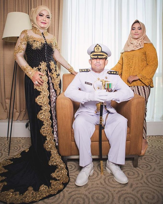 The Amril's Family Portrait Photoshoot by Story Photography - 003 The Amril's Family Portrait Photoshoot by Story Photography - 003