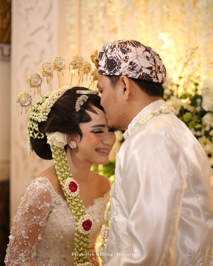 Siraman and Traditional Javanese Wedding - Yovina & Dwi by Fatahillah Ginting Photography - 025