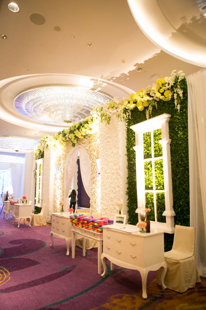 The Wedding of Andrew & Novrida by The Swan Decoration - 001 The Wedding of Andrew & Novrida by The Swan Decoration - 001