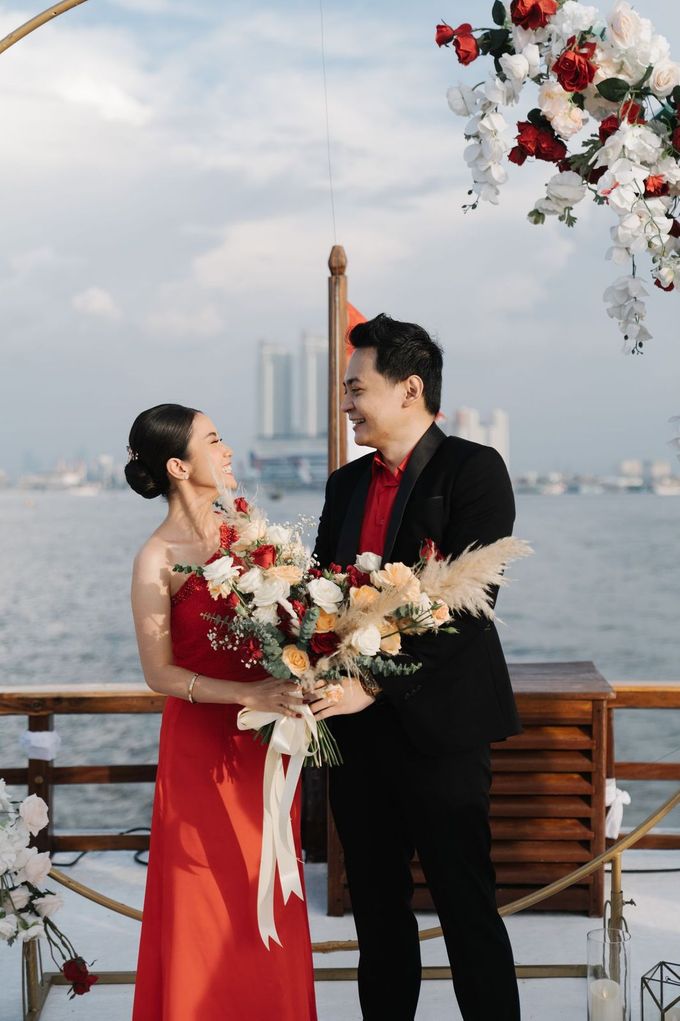 RED RUSTIC ENGAGEMENT AT JAKARTA PHINISI by Silverdust Decoration - 004