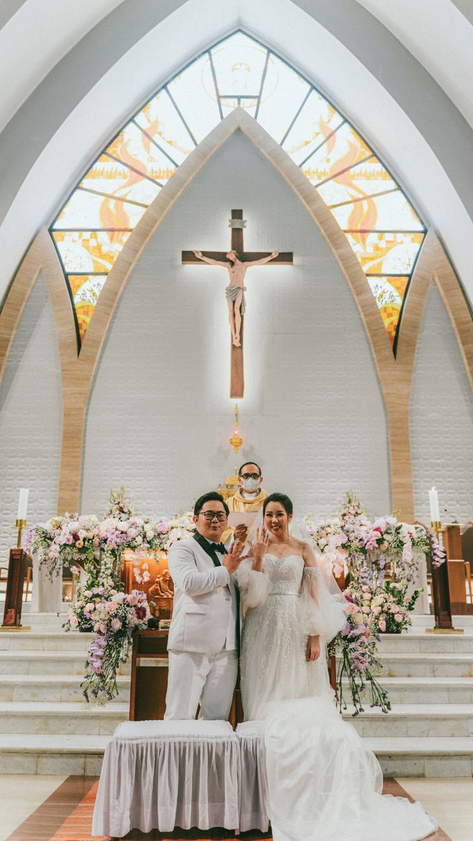Wedding dress of Louis & Stella Blessing Ceremony by La’Belle Custom and Rent Dress - 004