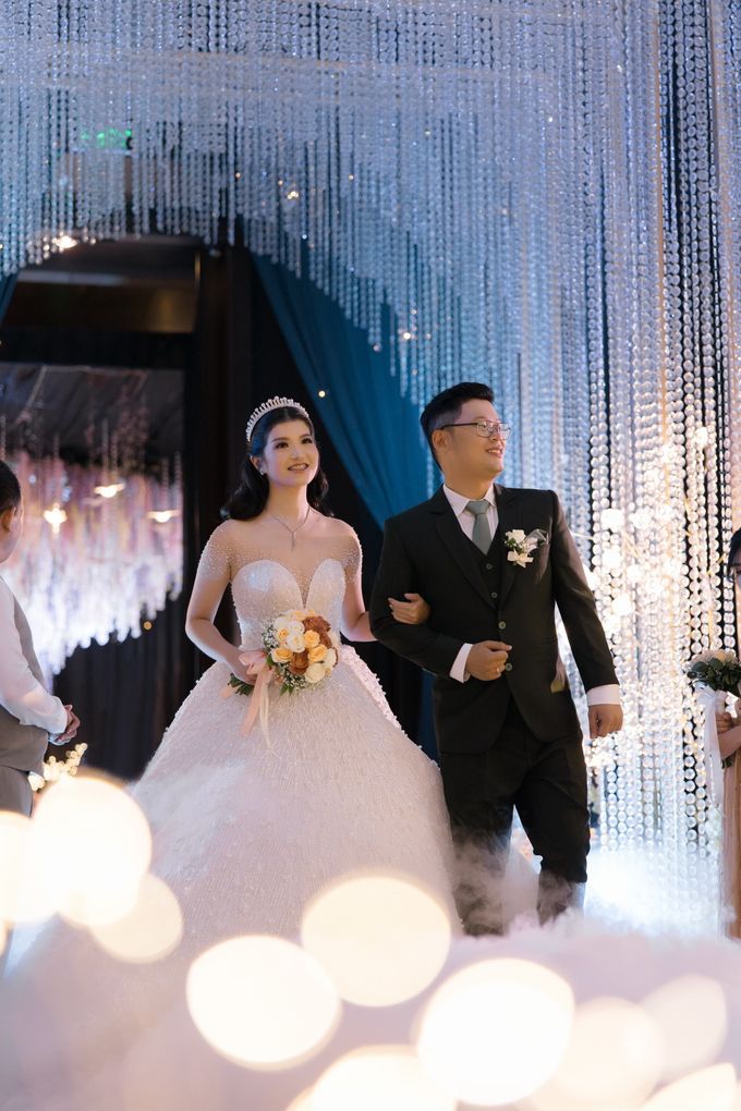 Ivan & Tania Wedding Decoration at Hilton Ballroom by Yofi Harlianto - 008
