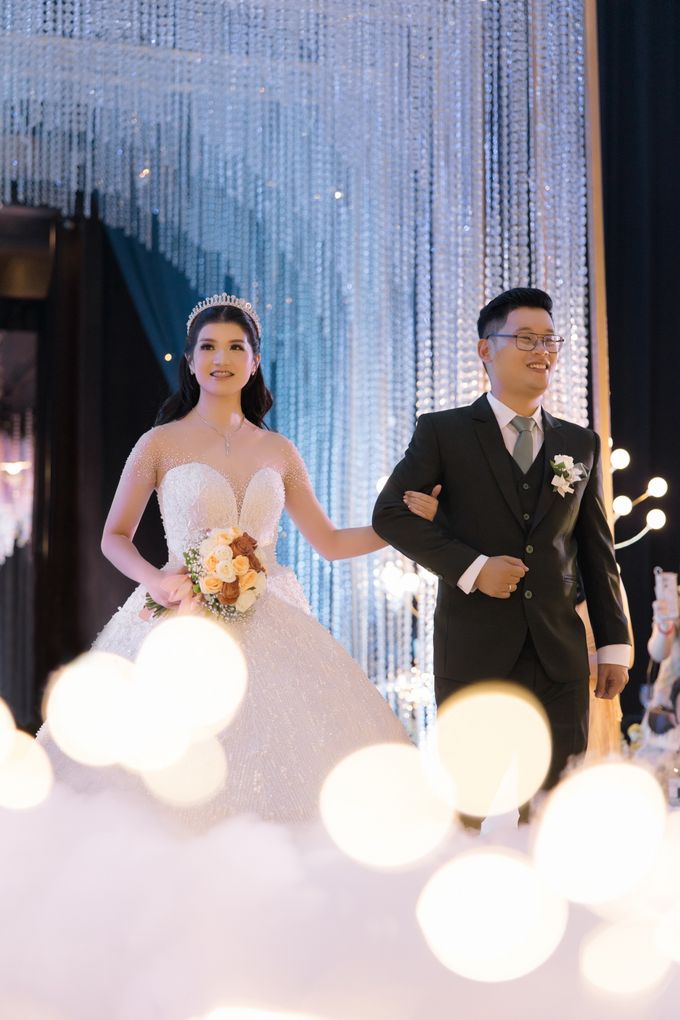 Ivan & Tania Wedding Decoration at Hilton Ballroom by Yofi Harlianto - 009