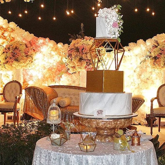 Custom Wedding Cake - September 2018 by RR CAKES - 004 Custom Wedding Cake - September 2018 by RR CAKES - 004