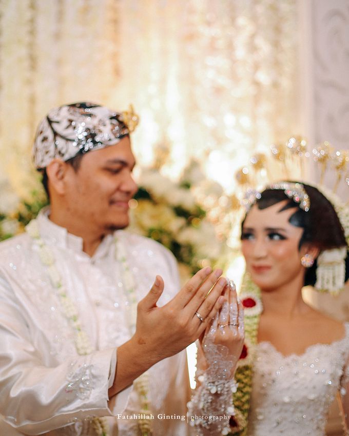 Siraman and Traditional Javanese Wedding - Yovina & Dwi by Fatahillah Ginting Photography - 028