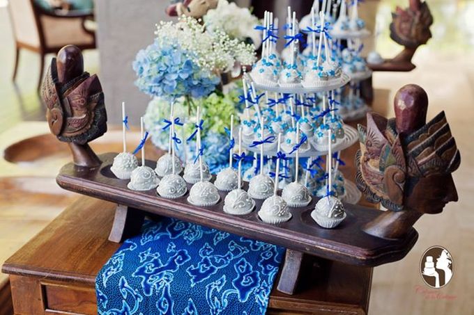 Silver & Royal Blue Wedding Cake by Creme de la Creme Bali - 003 Silver & Royal Blue Wedding Cake by Creme de la Creme Bali - 003