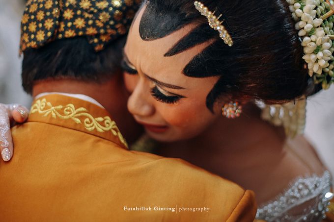 Siraman and Traditional Javanese Wedding - Yovina & Dwi by Fatahillah Ginting Photography - 026