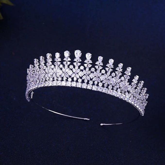 Headpiece & Crown by Ilona Headpiece & Crown - 038 Headpiece & Crown by Ilona Headpiece & Crown - 038