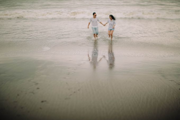 PRE - WEDDING DANIEL & KARINA BY HENOKH WIRANEGARA by All Seasons Photo - 035