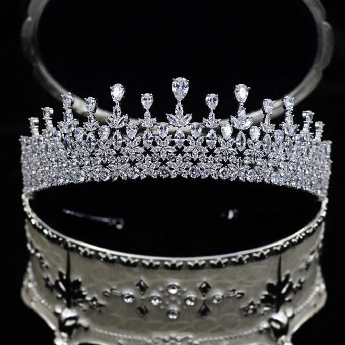 Headpiece & Crown by Ilona Headpiece & Crown - 027 Headpiece & Crown by Ilona Headpiece & Crown - 027