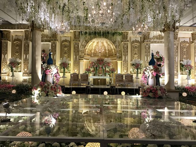 The wedding of Anggita & Yoga 9 April 2017 by eL Royale Hotel Bandung d/h Grand Royal Panghegar - 004 The wedding of Anggita & Yoga 9 April 2017 by eL Royale Hotel Bandung d/h Grand Royal Panghegar - 004