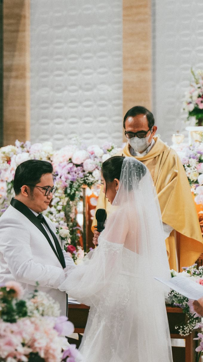 Wedding dress of Louis & Stella Blessing Ceremony by La’Belle Custom and Rent Dress - 005