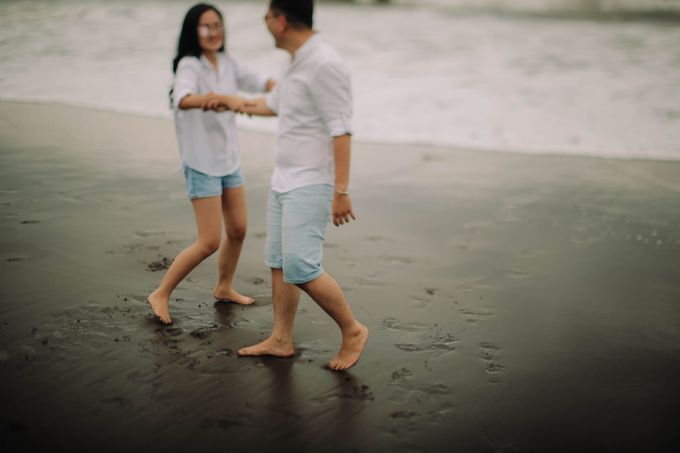 PRE - WEDDING DANIEL & KARINA BY HENOKH WIRANEGARA by All Seasons Photo - 037