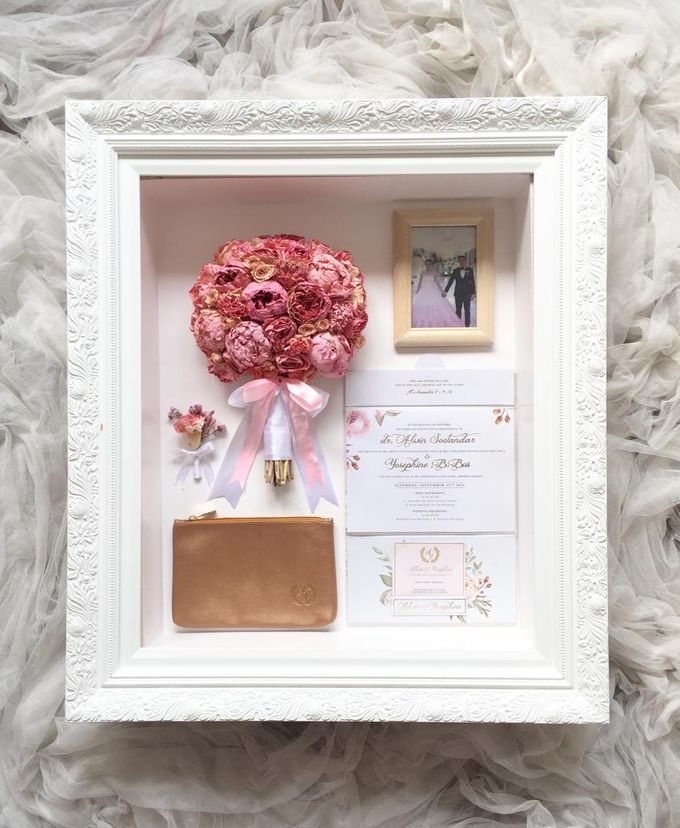 Signature of Love 50x60 by Magnolia Dried Flower - 002 Signature of Love 50x60 by Magnolia Dried Flower - 002
