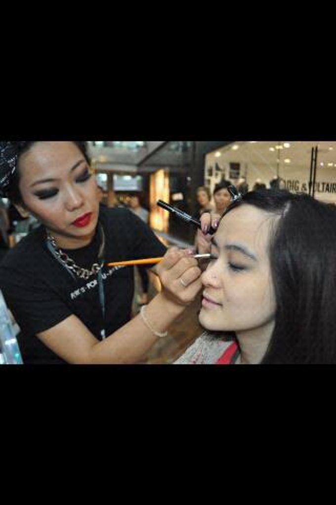 Backstage/Fashion Show by Amber Liu Make up and Hair - 006 Backstage/Fashion Show by Amber Liu Make up and Hair - 006