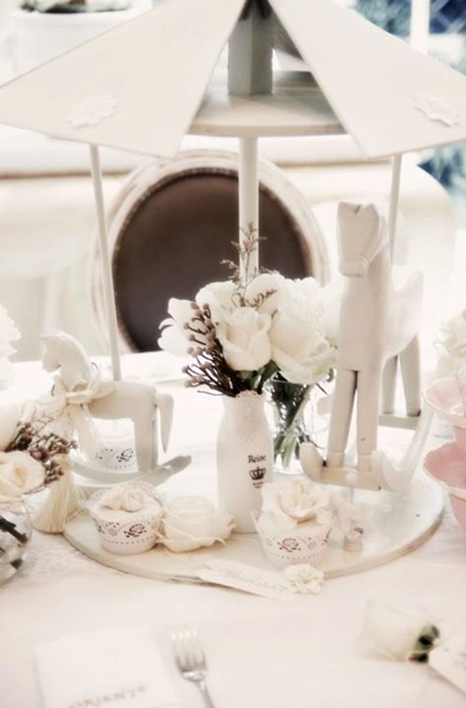 Sierra's french white carousel by Tea Rose Wedding Designer - 022 Sierra's french white carousel by Tea Rose Wedding Designer - 022