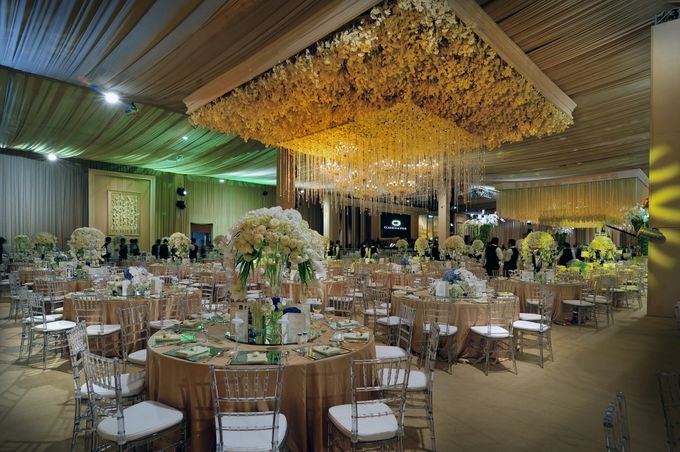 Elegant Simplicity by Flora Lines Decoration - 001 Elegant Simplicity by Flora Lines Decoration - 001