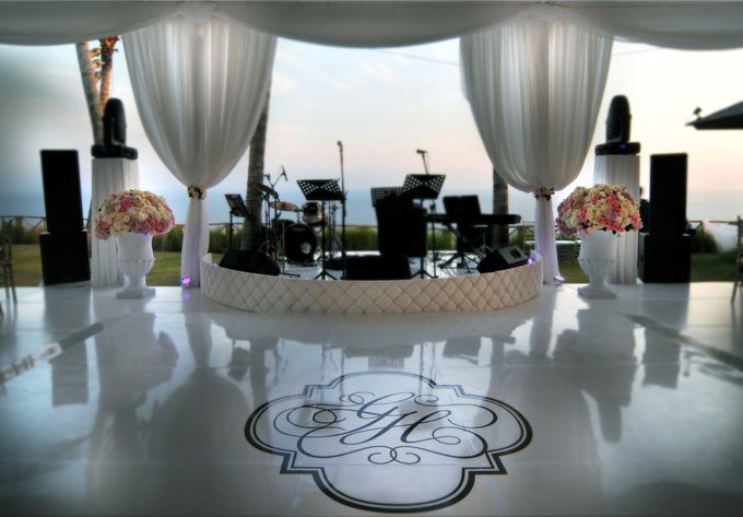 Romantic Blush Wedding in Bali by Flora Lines Decoration - 002 Romantic Blush Wedding in Bali by Flora Lines Decoration - 002