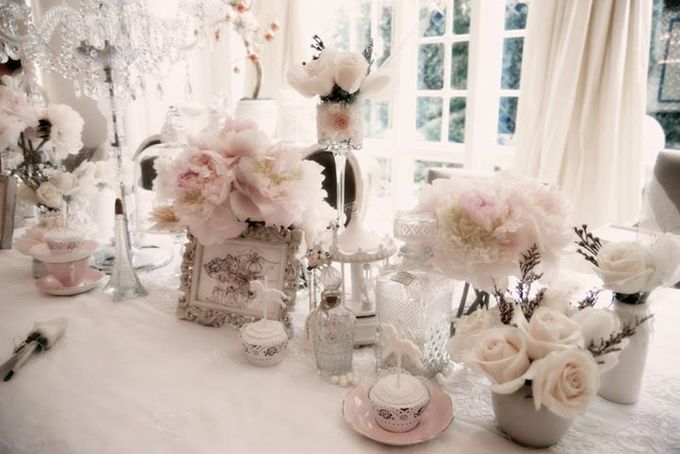 Sierra's french white carousel by Tea Rose Wedding Designer - 002 Sierra's french white carousel by Tea Rose Wedding Designer - 002